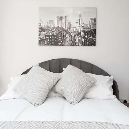 Hébergement de vacances Modern 5 Bedroom Town House With Off St Parking Bristol