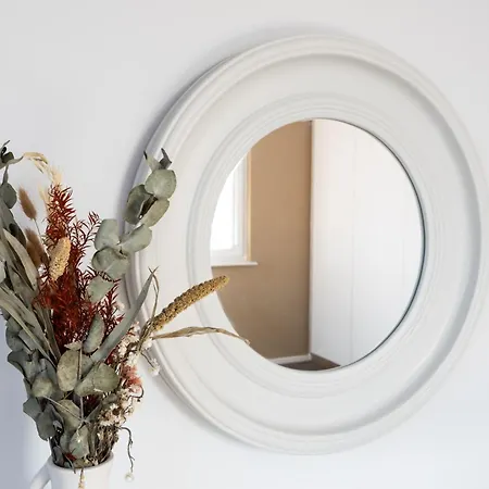 Modern 5 Bedroom Town House With Off St Parking Hébergement de vacances