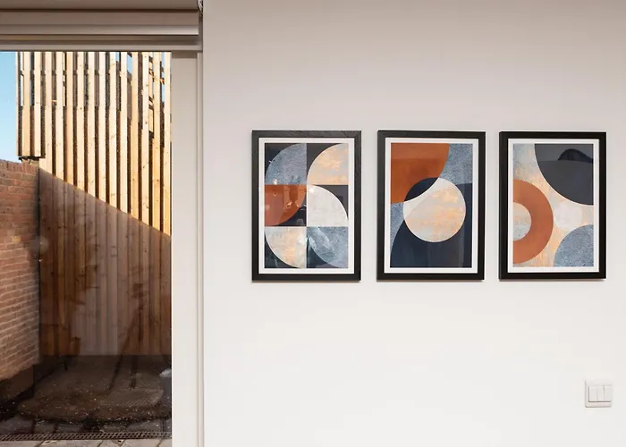 Modern 5 Bedroom Town House With Off St Parking Casa de Férias *