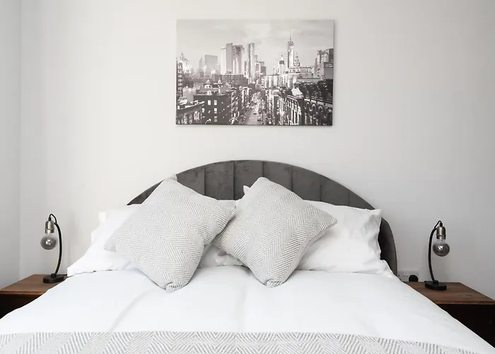 Casa de Férias Modern 5 Bedroom Town House With Off St Parking Bristol