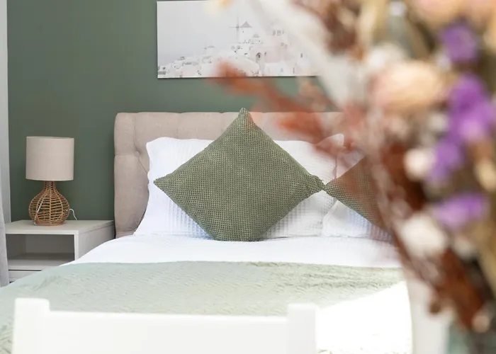 Casa de Férias Modern 5 Bedroom Town House With Off St Parking *