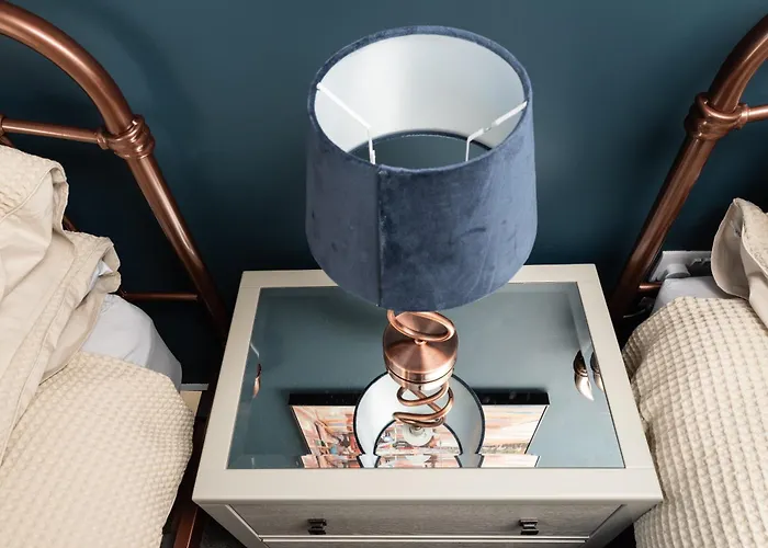 Casa de Férias Modern 5 Bedroom Town House With Off St Parking *