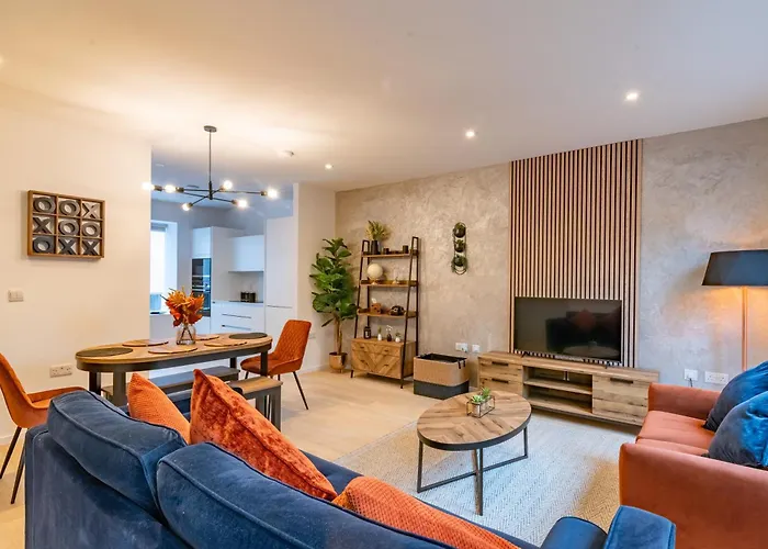 Modern 5 Bedroom Town House With Off St Parking Bristol