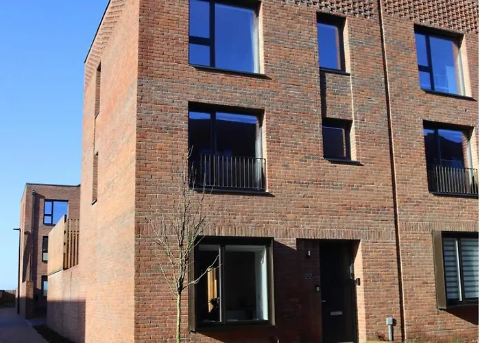 Modern 5 Bedroom Town House With Off St Parking Casa de Férias *