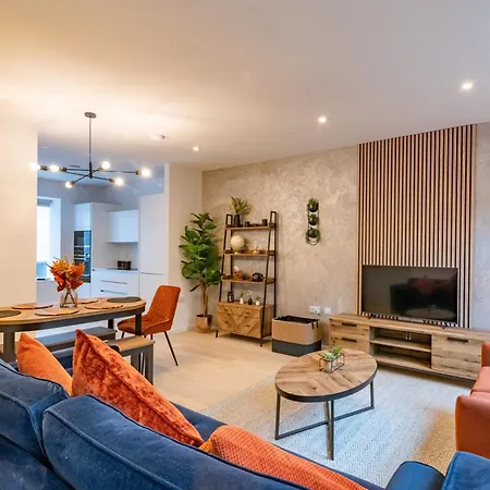 Modern 5 Bedroom Town House With Off St Parking Бристоль